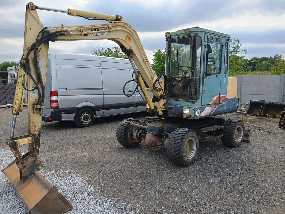 Yanmar YB401W  Minikoparka kołowa Yanmar YB401W