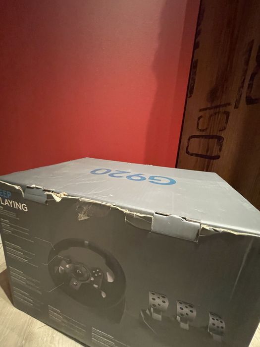 Sprzedam kierownicę do gier Logitech G920 Driving Force wraz z pedałami.