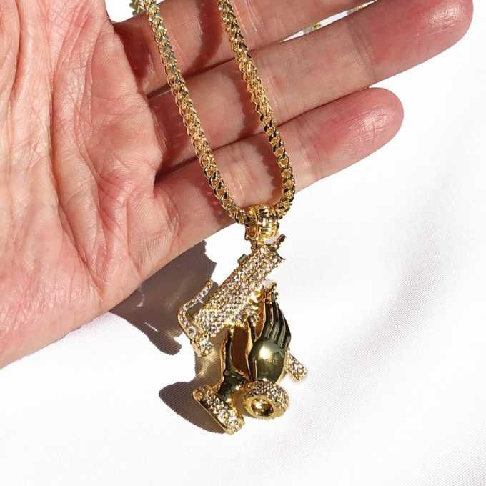 Fio/Colar/Corrente com Pendente Iced Out Praying Hands Uzi + Pulseira