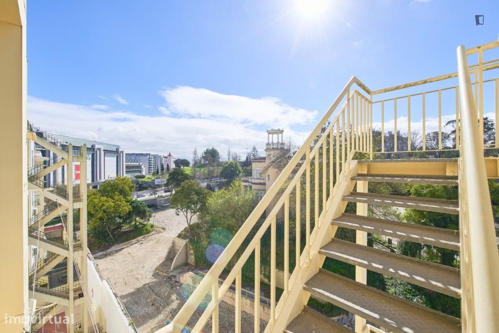 Quarto - localizado em São Sebastião Lisbon