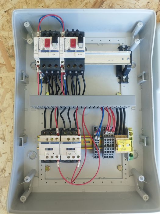 Disjuntores Magnetotérmicos e contactoresNOVO quadro elétrico
