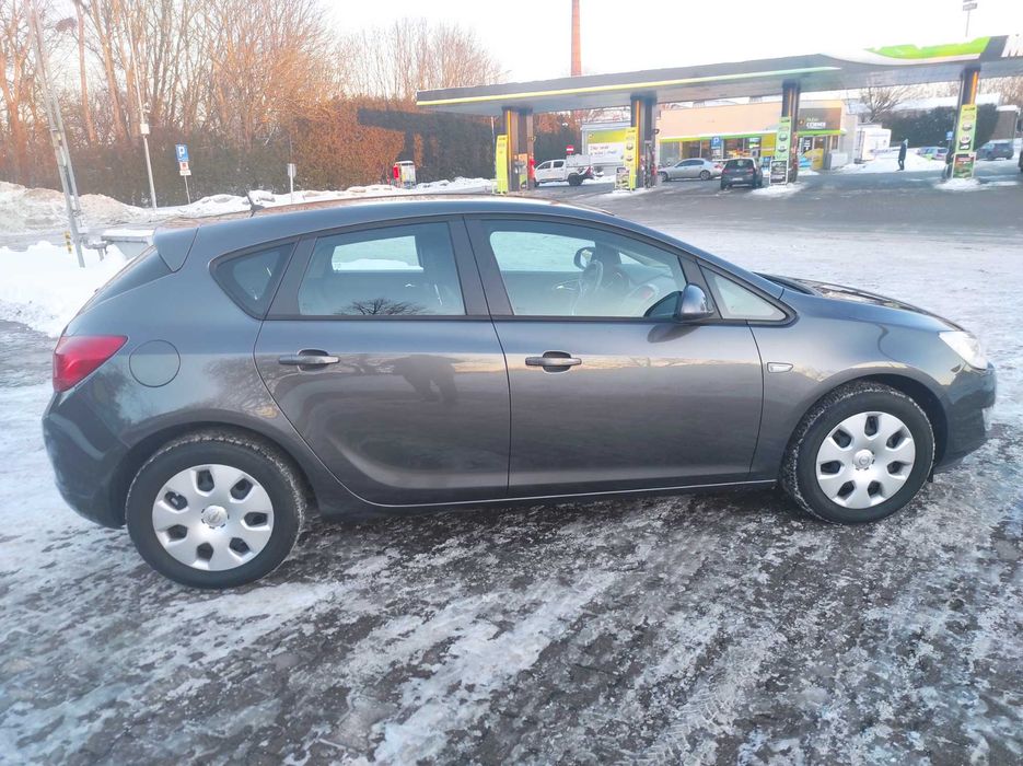 Opel Astra J 1,4 benz,import Niemcy,bardzo ładny,hatchback,2010 rok