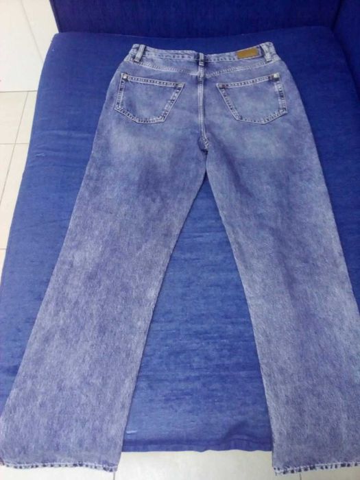 Продам женские джинсы, новые, Италия