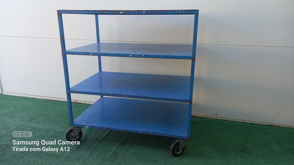 Carro arrumação com rodas