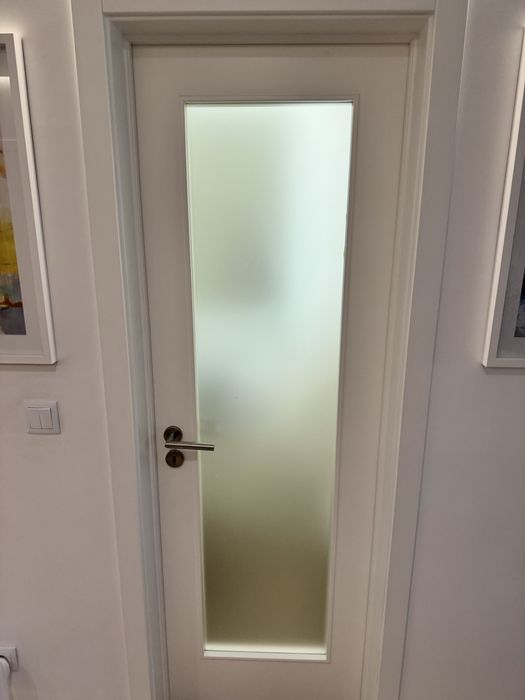 Porta branca com vidro temperado