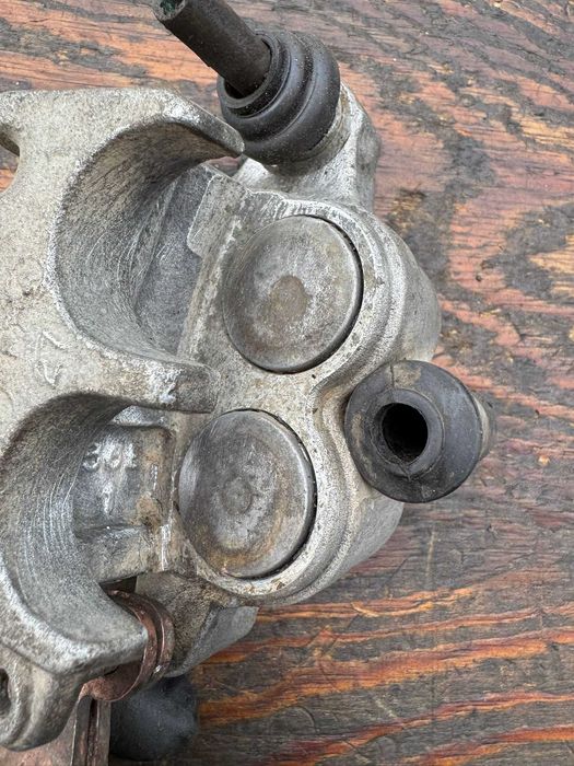 nissin zacisk jarzmo przod przedni suzuki rm rmz rmx 125 / 250 / 450