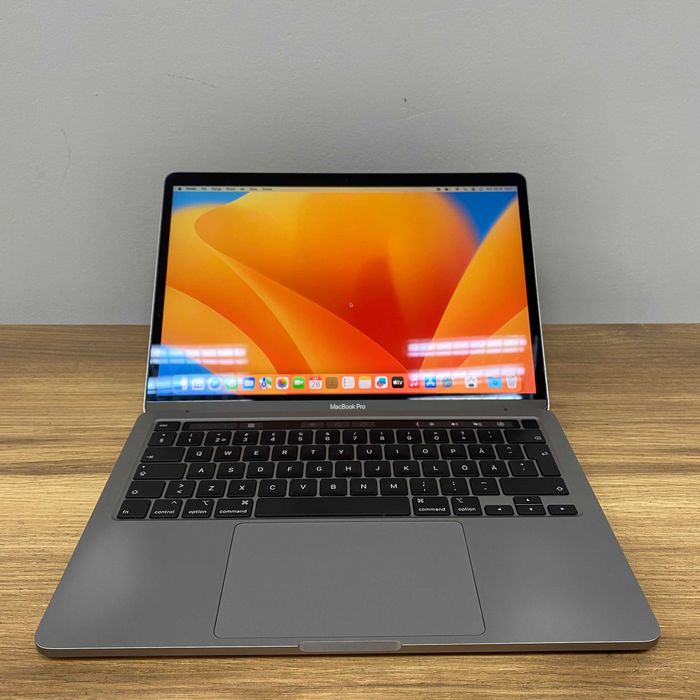 良品✨MacBook Pro 2020 i5 16GB 512GB 付属品未使用 MacBook Pro 13 インチ (2020) - Apple M1 8-コア と 8-コア GPU - 8GB