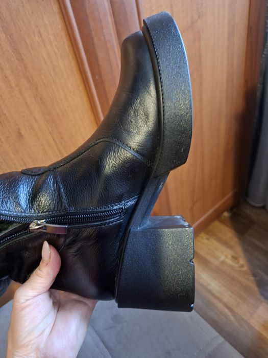 Чоботи жіночі шкіряні нові