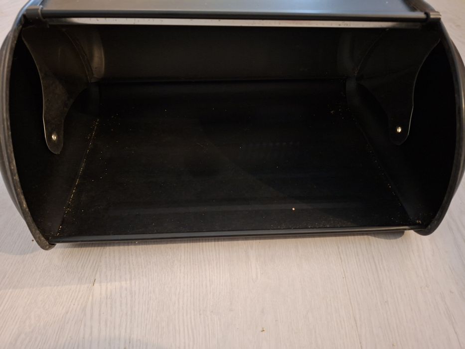 Caixa de pão em metal