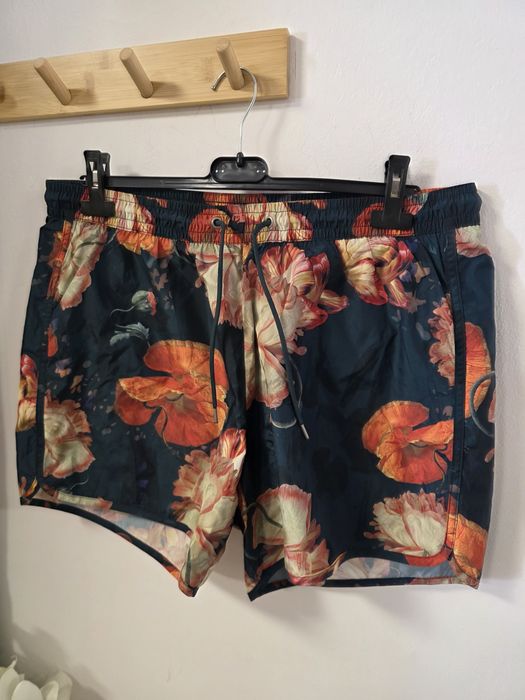 Szorty kompielówki nowe z metką firmy Weekday rozmiar XL