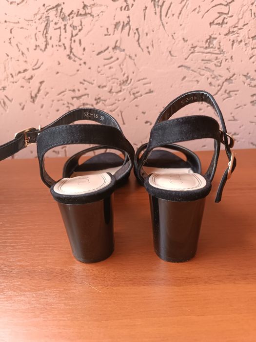 Женские босоножки 39 р, чёрные