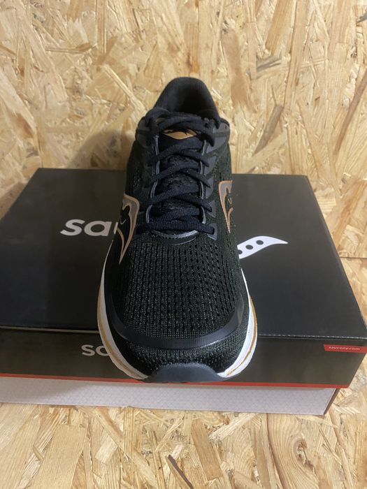 Бігові кросівки Saucony Endorphin Speed 3