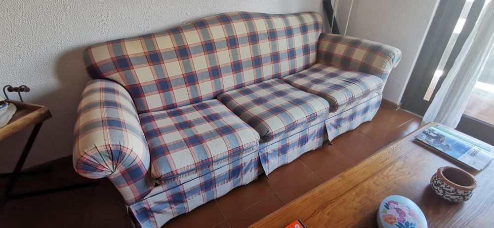 Conjunto de 2  sofás, um sofá cama 3 lugares  e outro  2 lugares