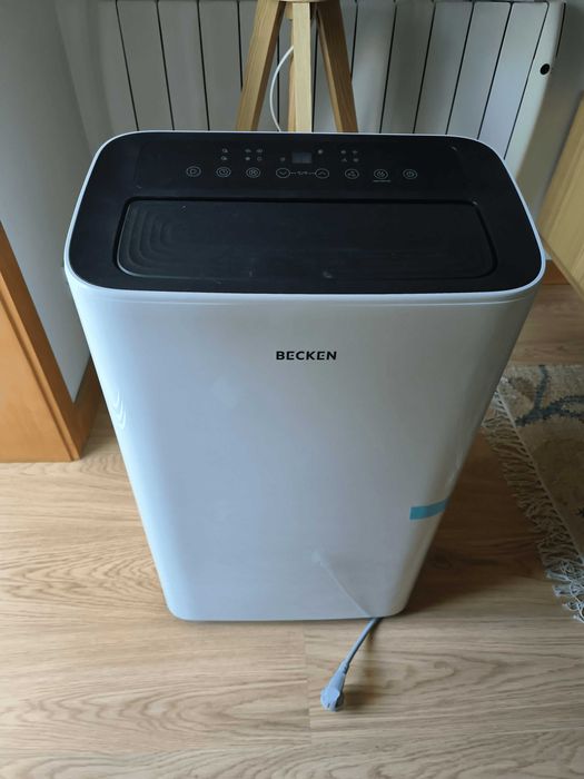 Ar Condicionado Portátil Becken BAC10172WH (12000 BTU - Frio/Quente) – Como Novo