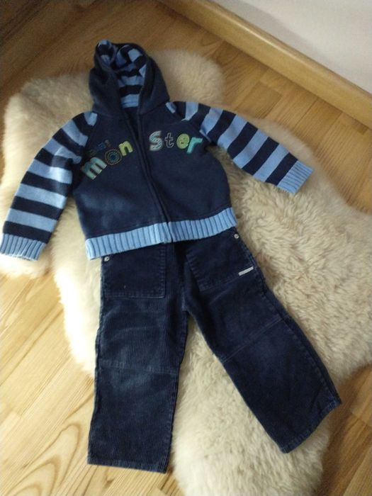 Sweter (bluza z kapturem) i spodnie rozmiar 86-92.