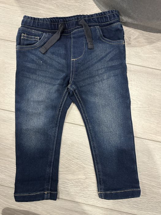 Продам джинсы на мальчика 86рр