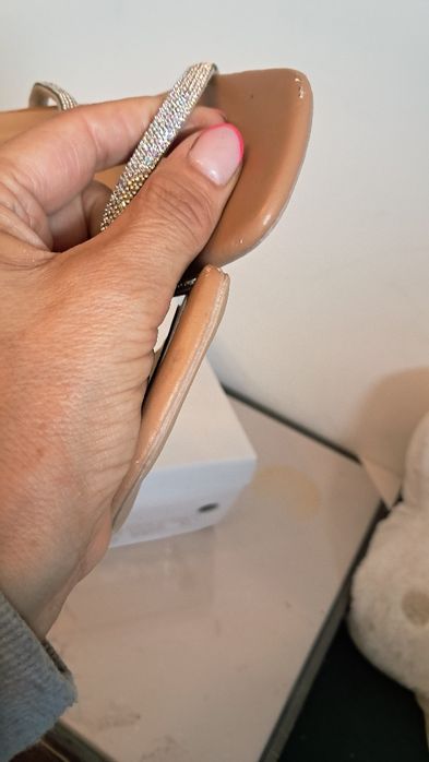 Klapki paseczki z cyrkoniami  na  małej szpilce