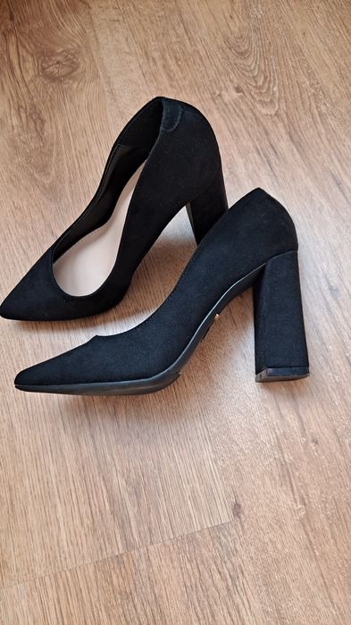 Czułenka na obcasie