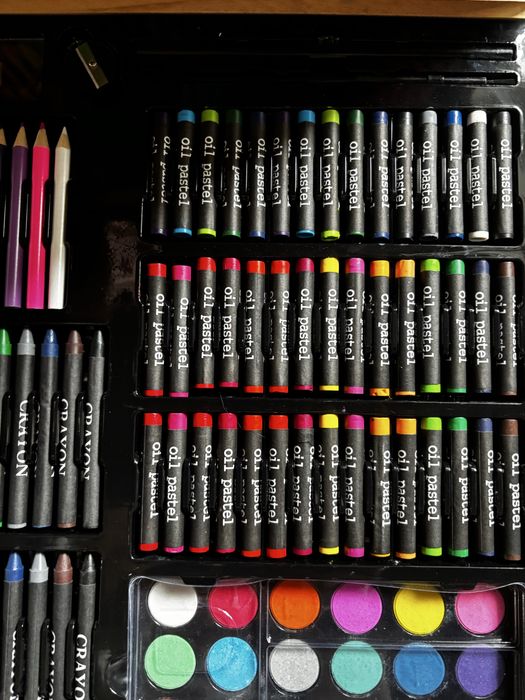 Estojo de Arte 220 peças - NOVO e COMPLETO - em estojo de madeira