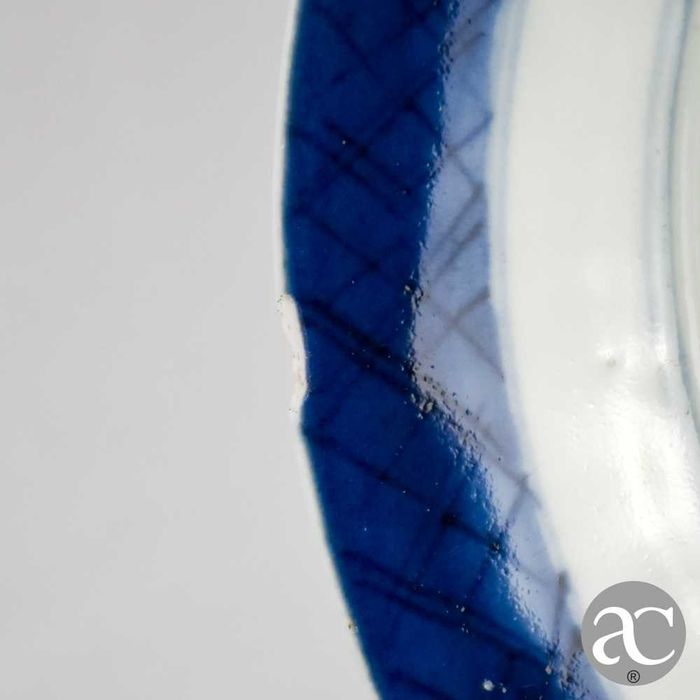 Par de pratos fundos porcelana China Período Qianlong, séc. XVIII n2