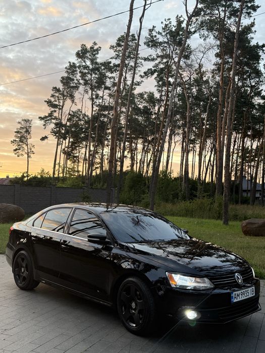 Volkswaggen Jetta 2013 газ-бензин