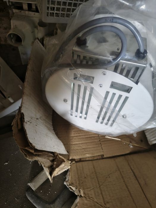 Nowa oprawa sufitowa wpuszczana Delta Light 6 sztuk -okazja !