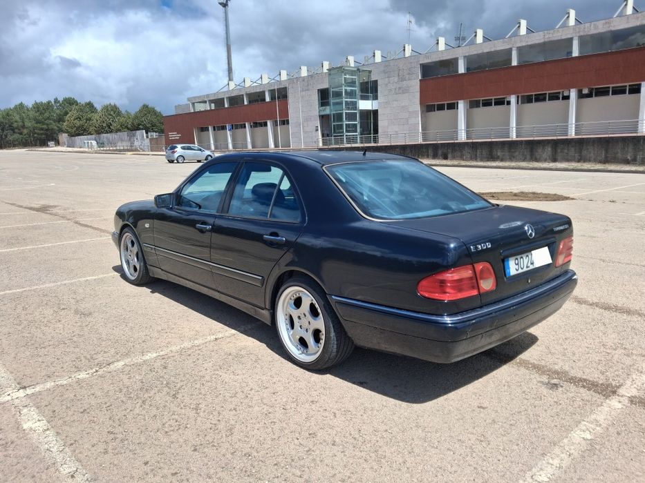 Mercedes Benz E300TD