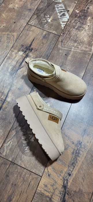 Beżowe sandały klapki damskie cieplutkie platforma pasek 40