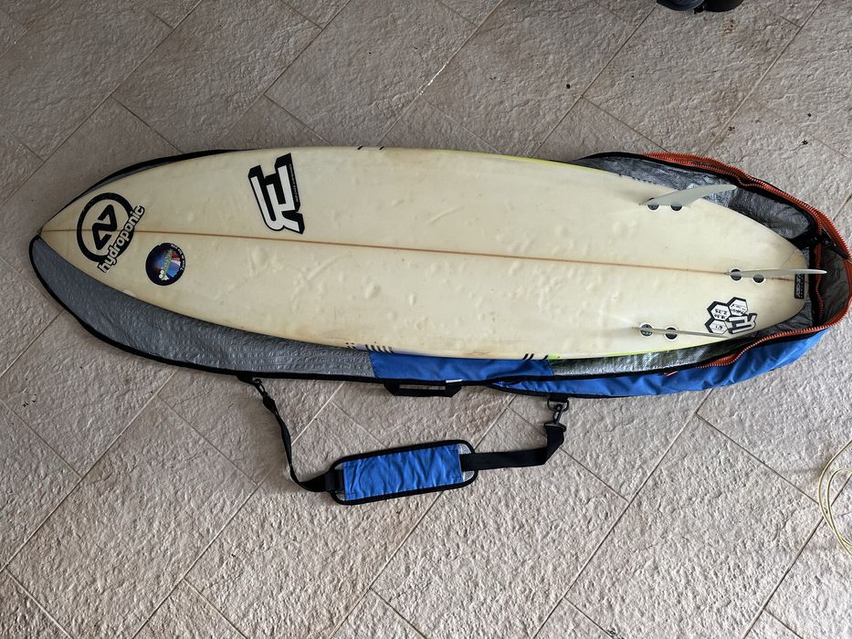 Prancha de surf 6’1 com acessorios incluidos