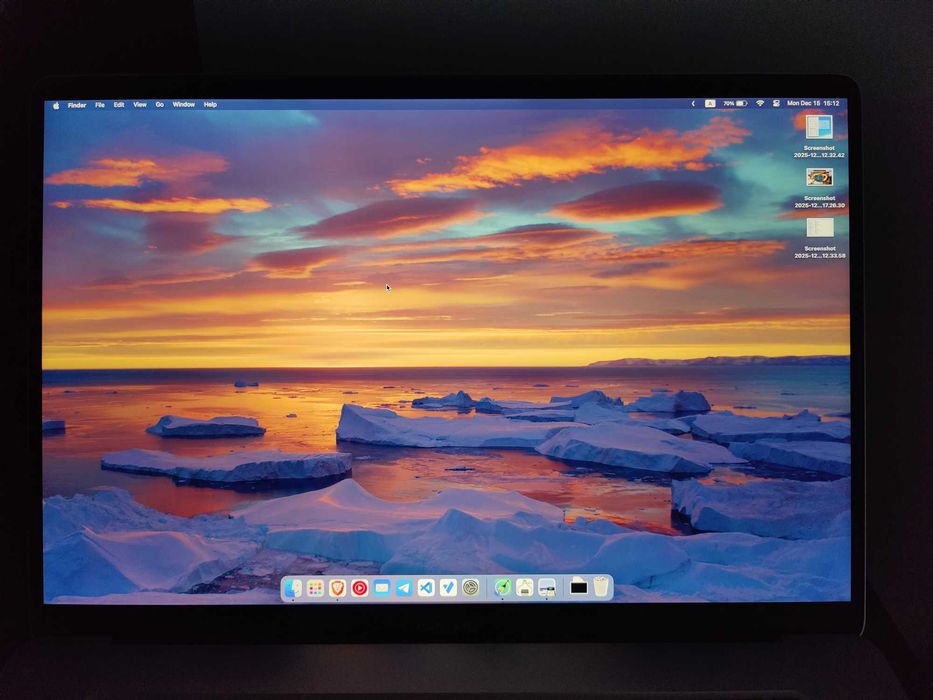 Ekran z obudowa SILVER Macbook pro 16 2019
