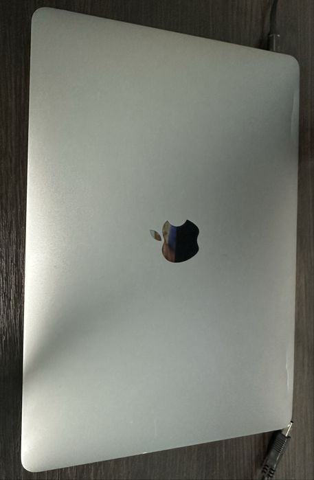 Macbook pro a1708 coreI5/8ram/256ssd/1536vram