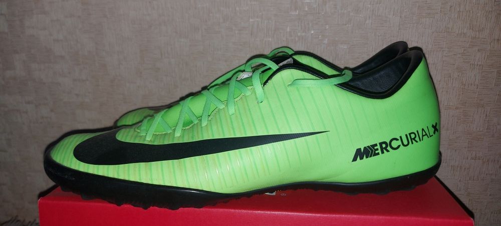 Футбольні бутси Nike