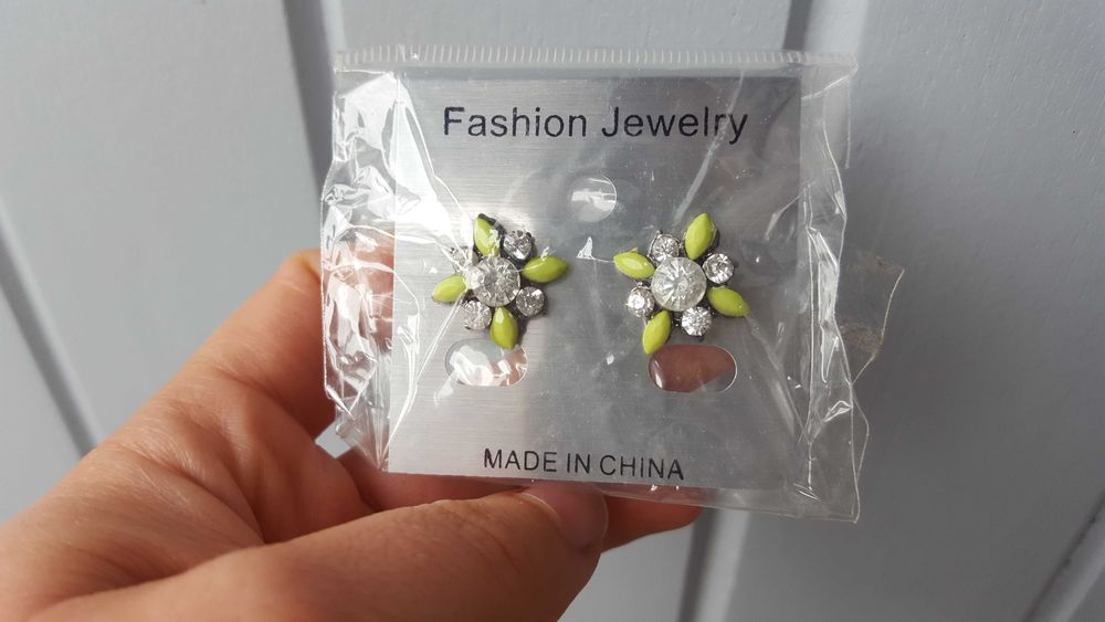 Brincos com brilhantes