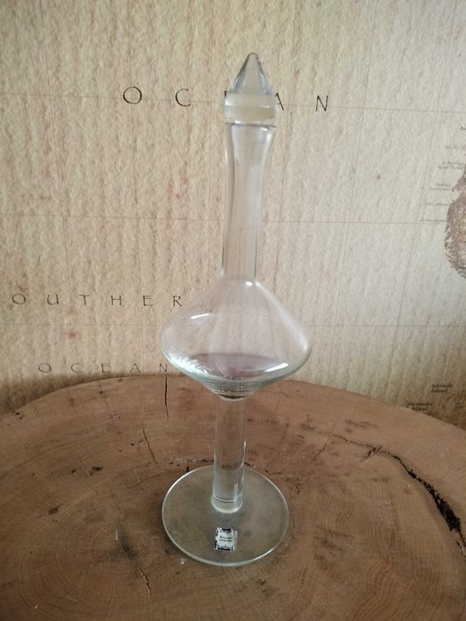 stara kryształowa karafka