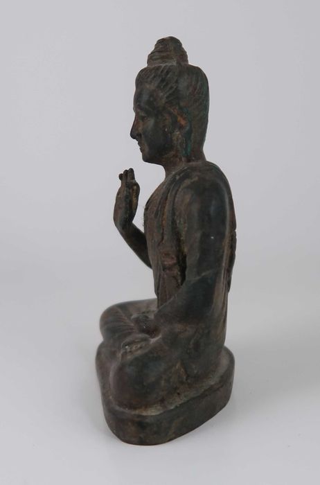 Buda Sentado, antigo, em Metal