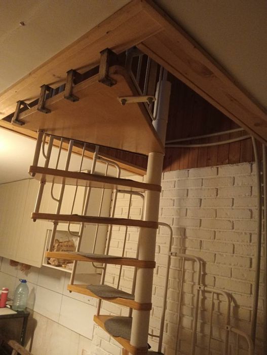 Schody kręcone prawie nowe