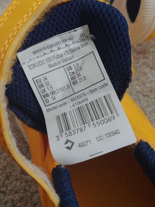 Buty sportowe, do piłki, halówki z Dechatlona