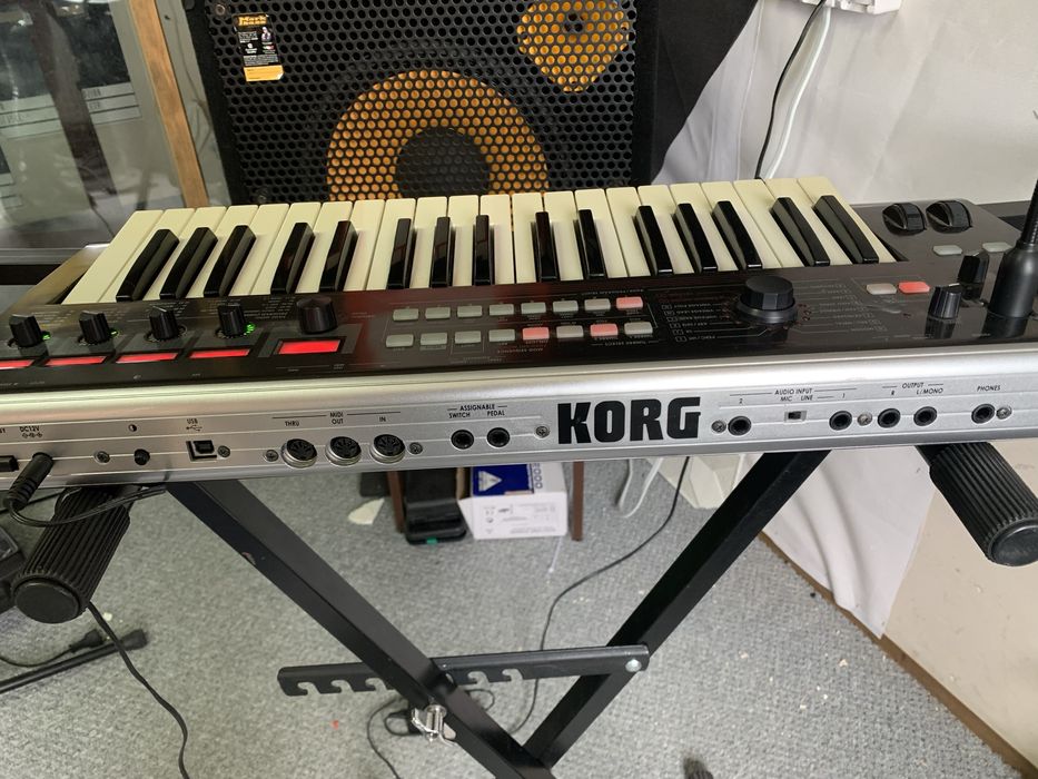 KORG  R3 syntezator