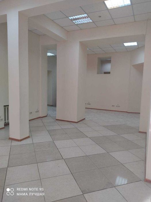 Комерційна нерухомість - фасад, В. Арнаутська, високий трафік