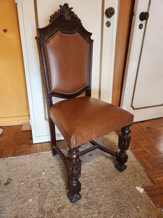 Cadeira de madeira antiga