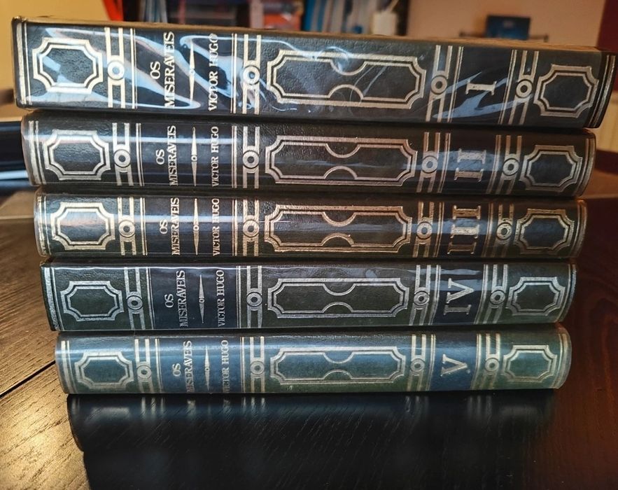 Coleção Completa · 5 Volumes: Os Miseráveis de Victor Hugo