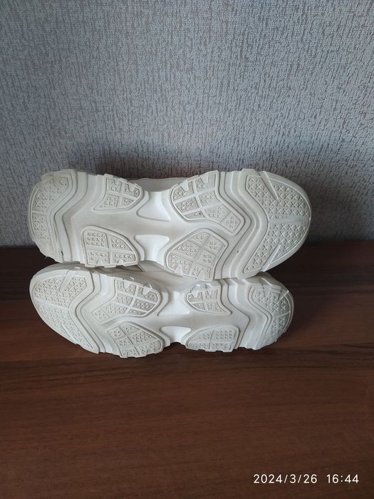 Продам кросівки чоловічі