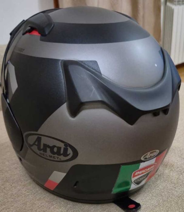 Blusão Dainese, Capacete ARAI Renegade V e Botas TCX Ducati