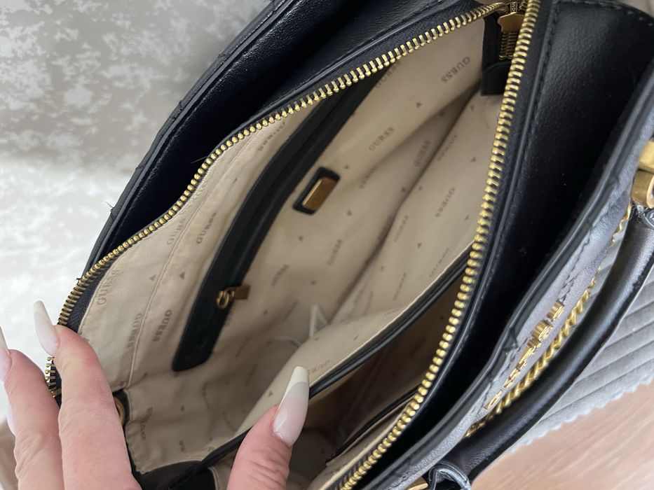 Сумка GUESS чорна стьобана