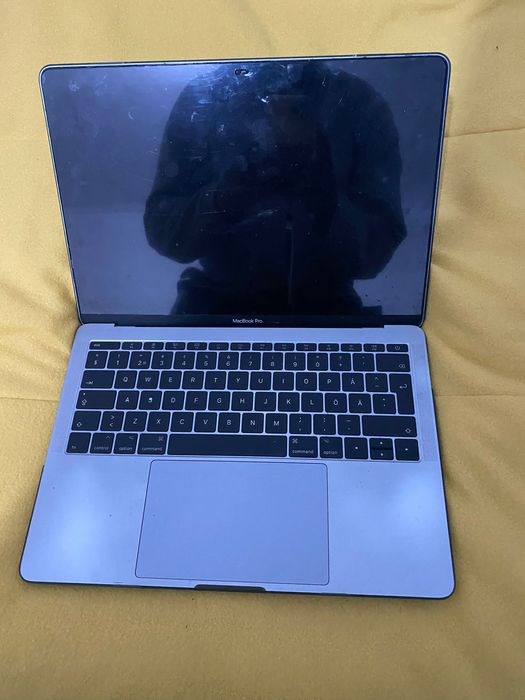 A venda com bateria semi nova e cabo de carregador novo