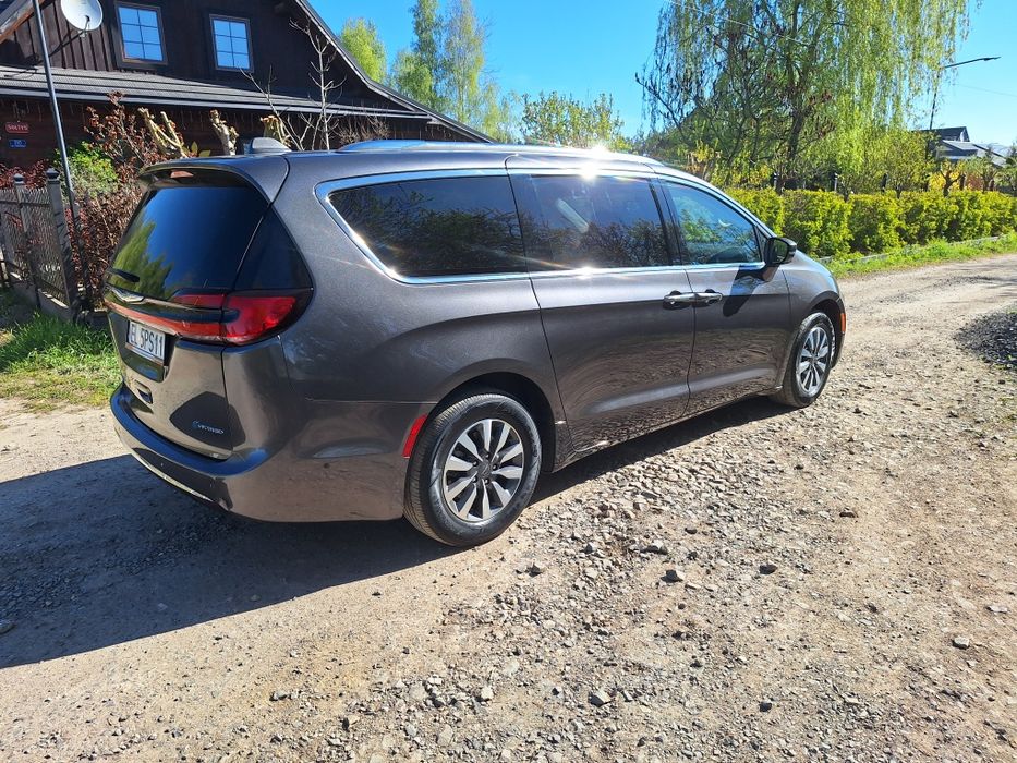 Pacifica hybrid 2021