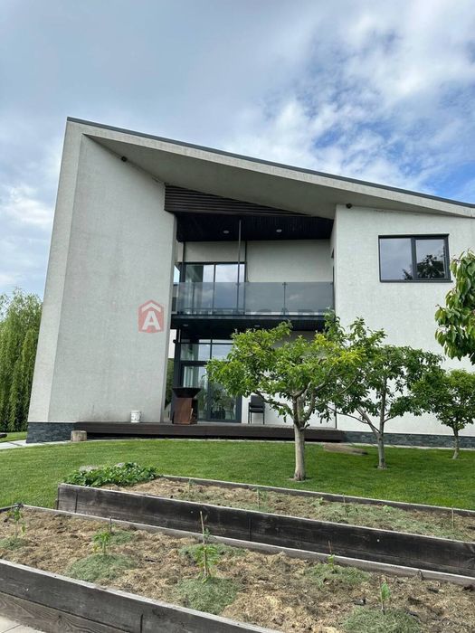 Сучасний маєток у Волоському- простір, комфорт і повна автономія!