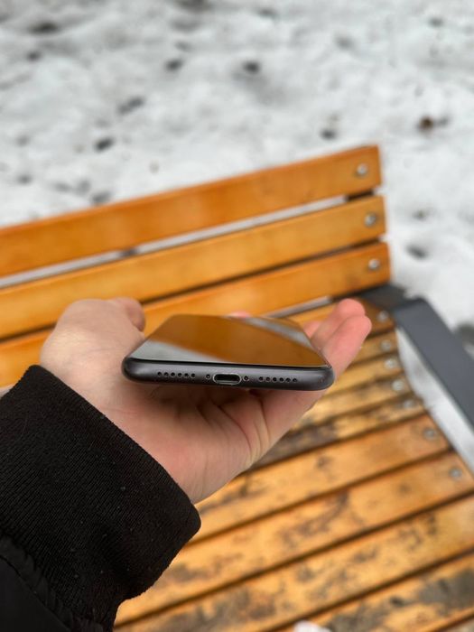 Продам айфон 11