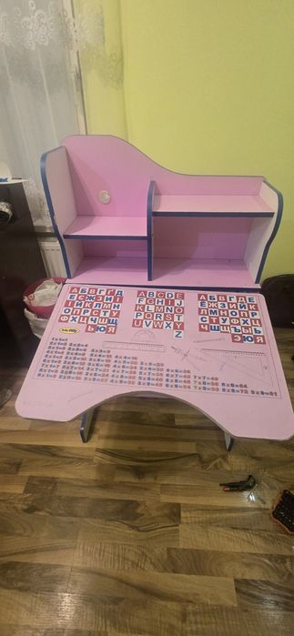 Письмовий стіл рожевий