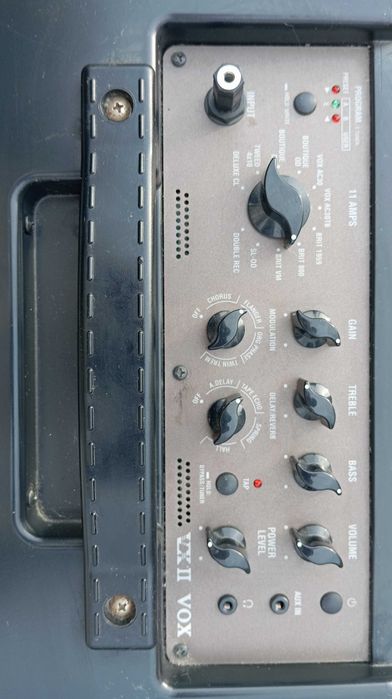 Coluna de Som VOX em bom estado